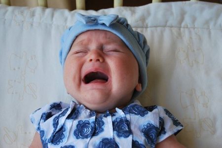 Baby hunger cues – and why you should act before your baby cries