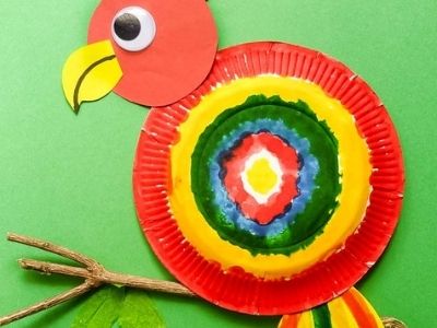 parrot made with paper plate