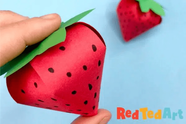 paper party favor box strawberry